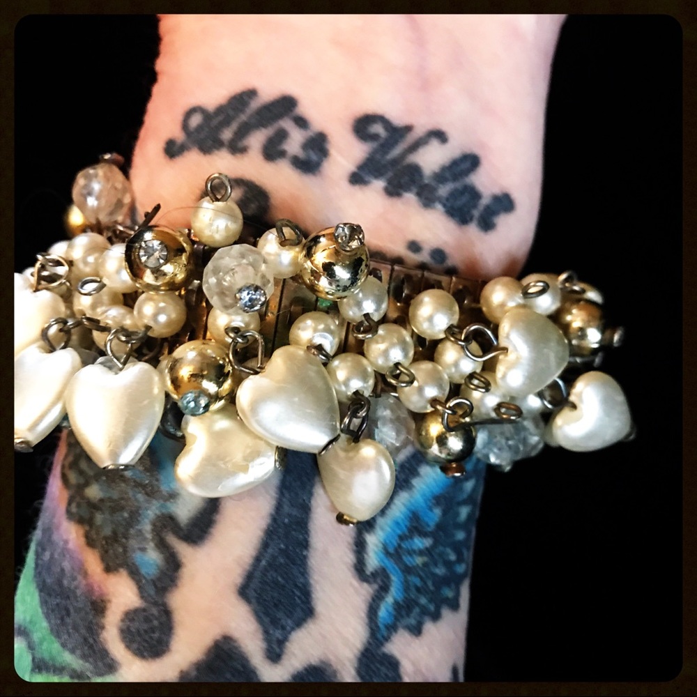 - PEARLY BLING STRETCH BRACELET!!
